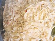 Una foto de fideos con harina integral