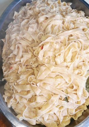 Una foto de Fideos Caseros de harina integral y morrón