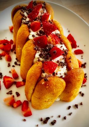 Una foto de Pastel de soletillas, nata y mousse de chocolate