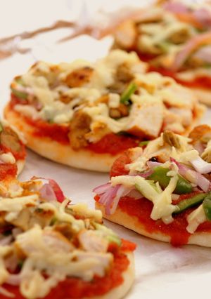 A picture of Grilled Chicken Mini Pizza.