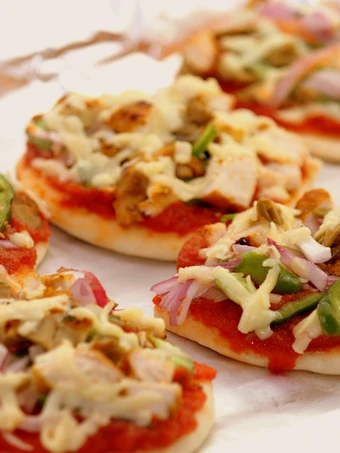 Simple Way Make Recipe Grilled Chicken Mini Pizza that is  Makes Drooling, Perfect}