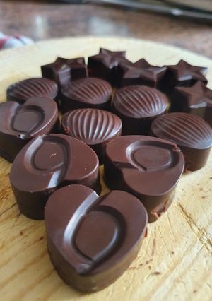 Una foto de Bombones 0% rellenos de mermelada de fresa