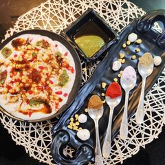 A picture of Makhana Dahi Vada.