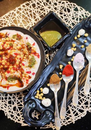 A picture of Makhana Dahi Vada.