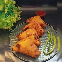 A picture of Bread pakoda.