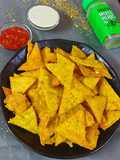 Nachos with cheesy dip