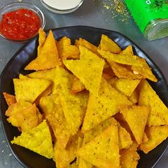 Nachos with cheesy dip A picture of Nachos with cheesy dip.