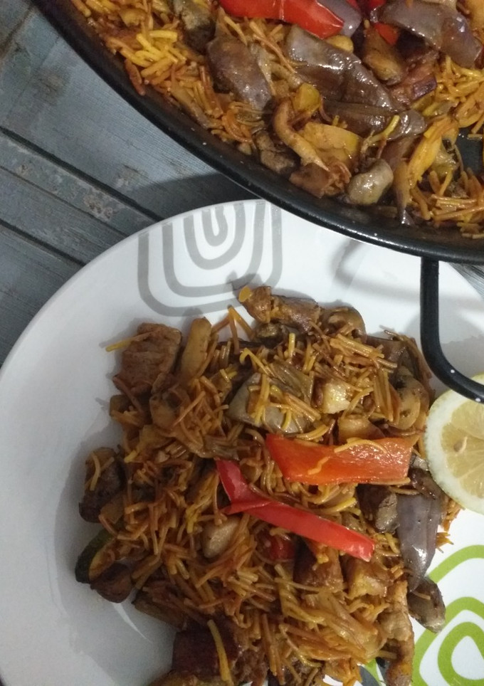 Una foto de Fideuá de carne y verduritas