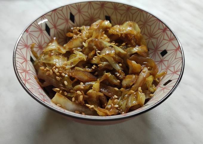 Guida passo passo a Fai Preferito Cavolo cappuccio con salsa di soia e sesamo