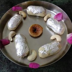 Kaju Anjeer Roll A picture of Kaju Anjeer Roll.