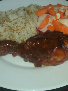 Una foto de Perniles de pollo con coca-cola