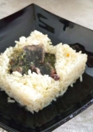 Una foto de Calamares de Potera en su Tinta con Arroz Blanco de Grano Largo