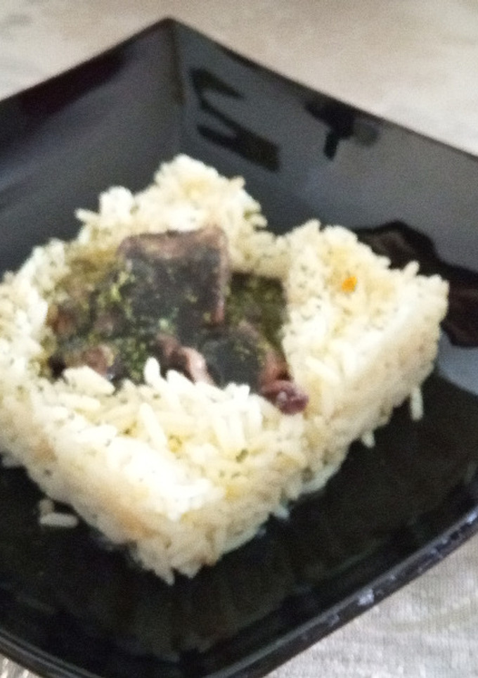 Una foto de Calamares de Potera en su Tinta con Arroz Blanco de Grano Largo