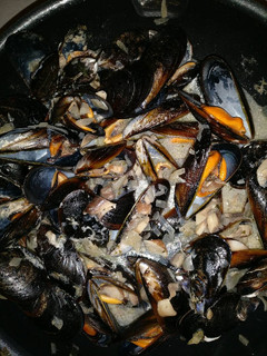 Una foto de Mejillones marinera con champiñones