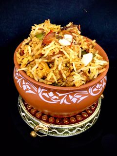 વેજ દમ બિરયાની (Vag Dum Biryani Recipe in Gujarati) રેસીપી મુખ્ય ફોટો
