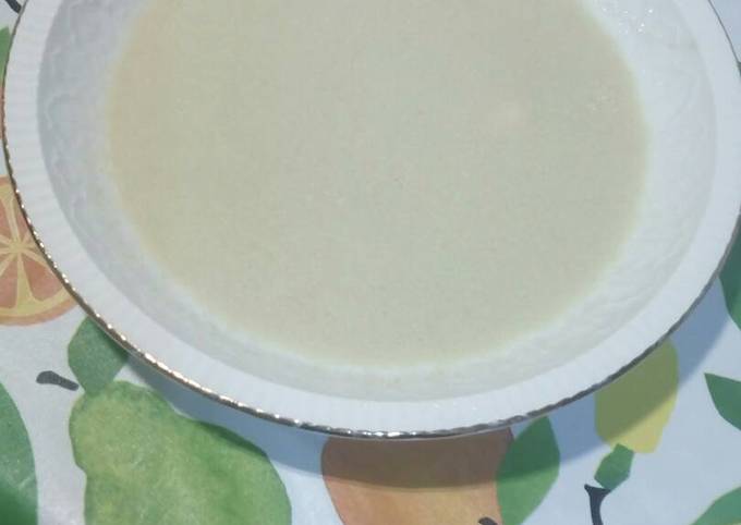 Foto principal de Crema de col kale con patata y espárragos trigueros