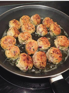 Una foto de Albóndigas de quinoa y queso de cabra