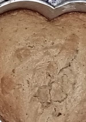 A picture of Eggless cake with honey.