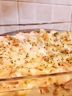 A picture of White sauce pasta.