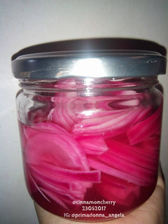 A picture of Pickled Red Onion (2 Ingredients).