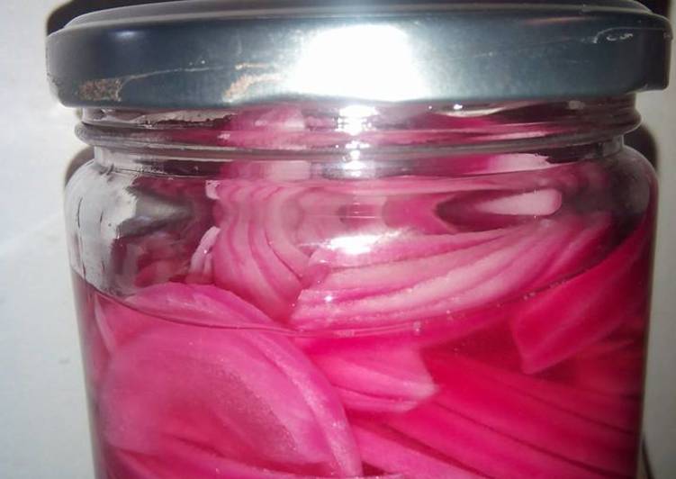 Recipe of Speedy Pickled Red Onion (2 Ingredients)