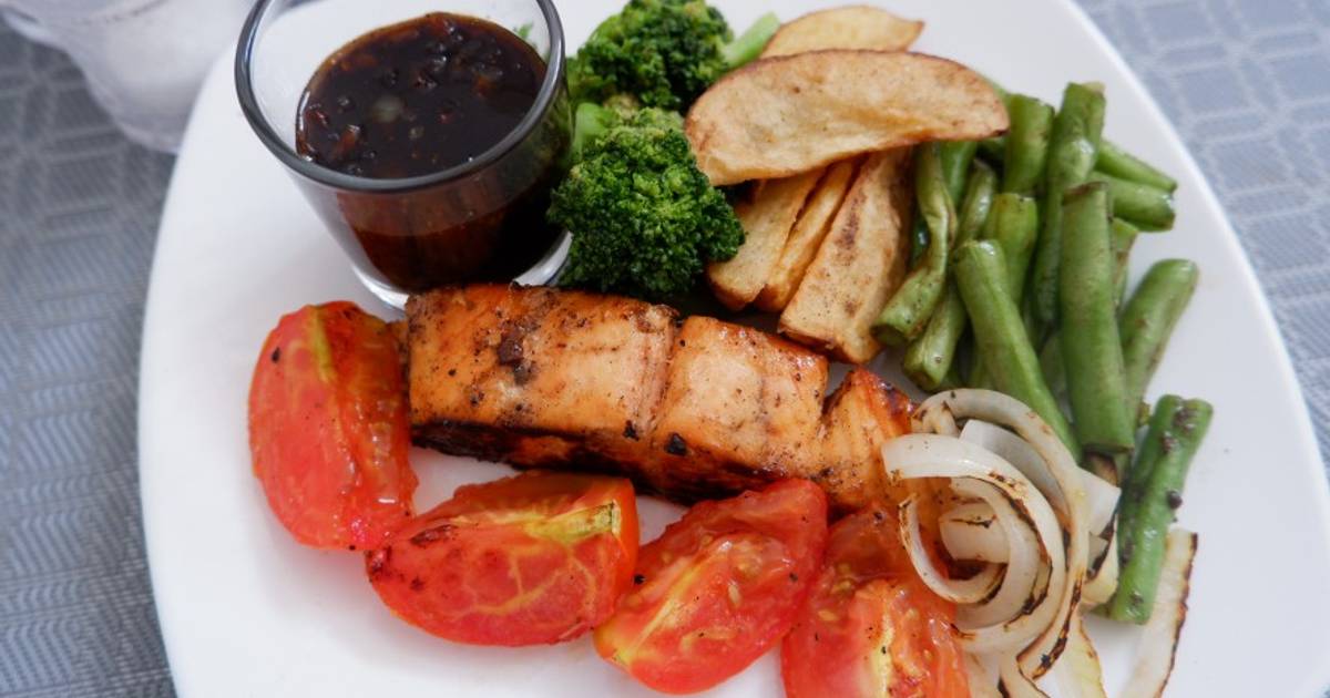 Resep Salmon Steak Vegetable Mix With Black Pepper Sauce Oleh Maya