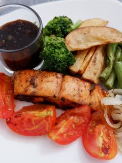 Foto resep Salmon Steak Vegetable Mix with Black Pepper Sauce