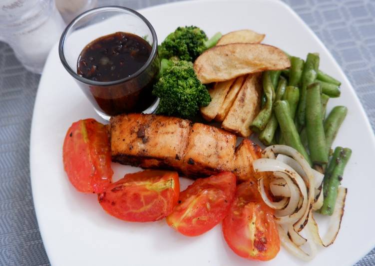 Resep Salmon Steak Vegetable Mix With Black Pepper Sauce Yang Lezat