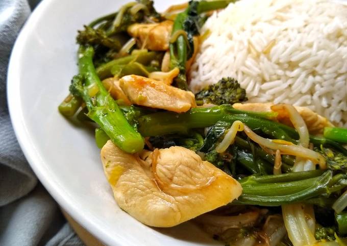 Chicken, broccoli & green beans in Oyster Sauce