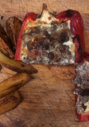 Una foto de Morrones rellenos con papas rústicas