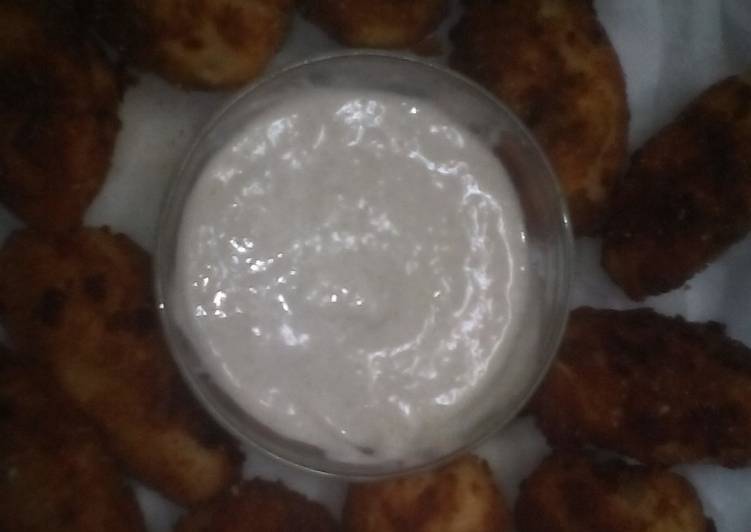 كبة البطاطس مع صوص التغميس الابيض :-)