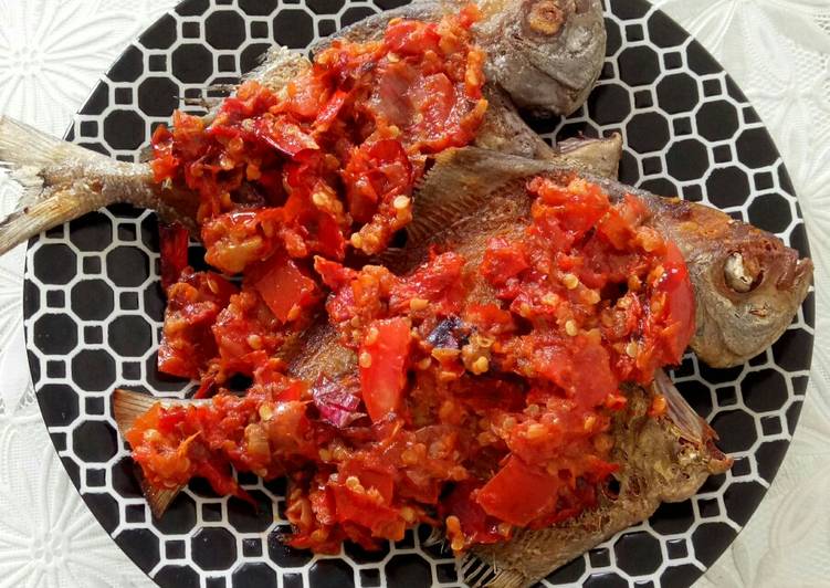 Ikan Bawal Penyet