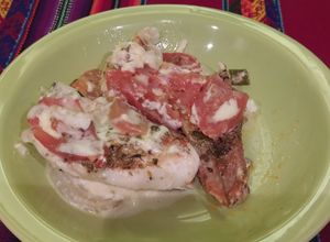 Una foto de Abadejo al horno, con cebolla, tomate y queso