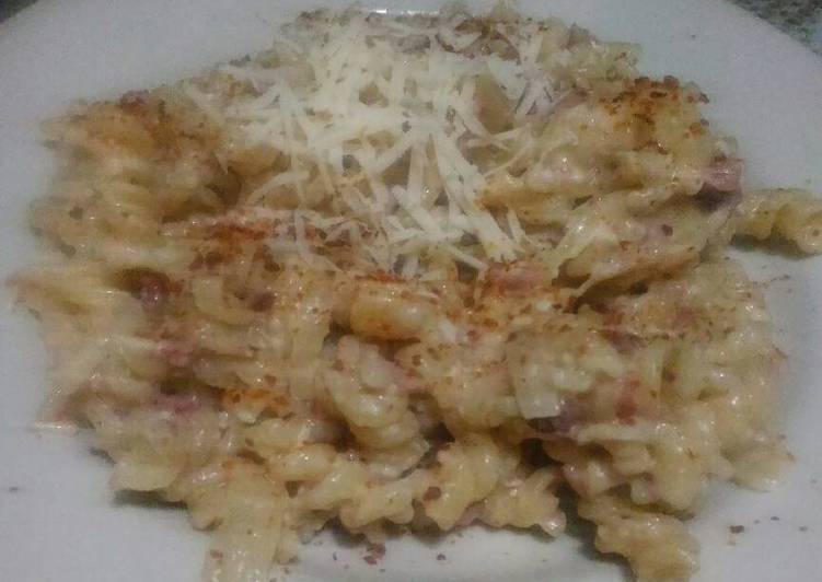 Pasta fusilli with carbonara sauce