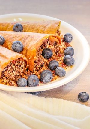 Gyümölcs tölcsér diós-mandulás töltelékkel recept fotója