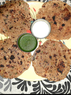 ફરાળી ઢેબરાં(farali dhebra in Gujarati) રેસીપી મુખ્ય ફોટો
