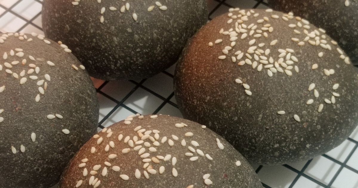 (Sourdough Discard) Charcoal Burger Bun