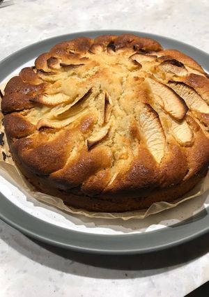 A picture of Traditional apple cake.