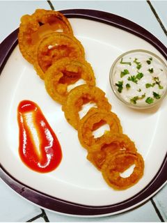 মুচমুচে পেঁয়াজের রিং(muchmuche peyajer ring recipe in Bengali) রেসিপির প্রধান ছবি