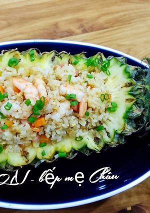 Hình của món Cơm chiên trái thơm.