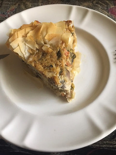 Una foto de Pastel de verdura y queso de cabra con masa filo