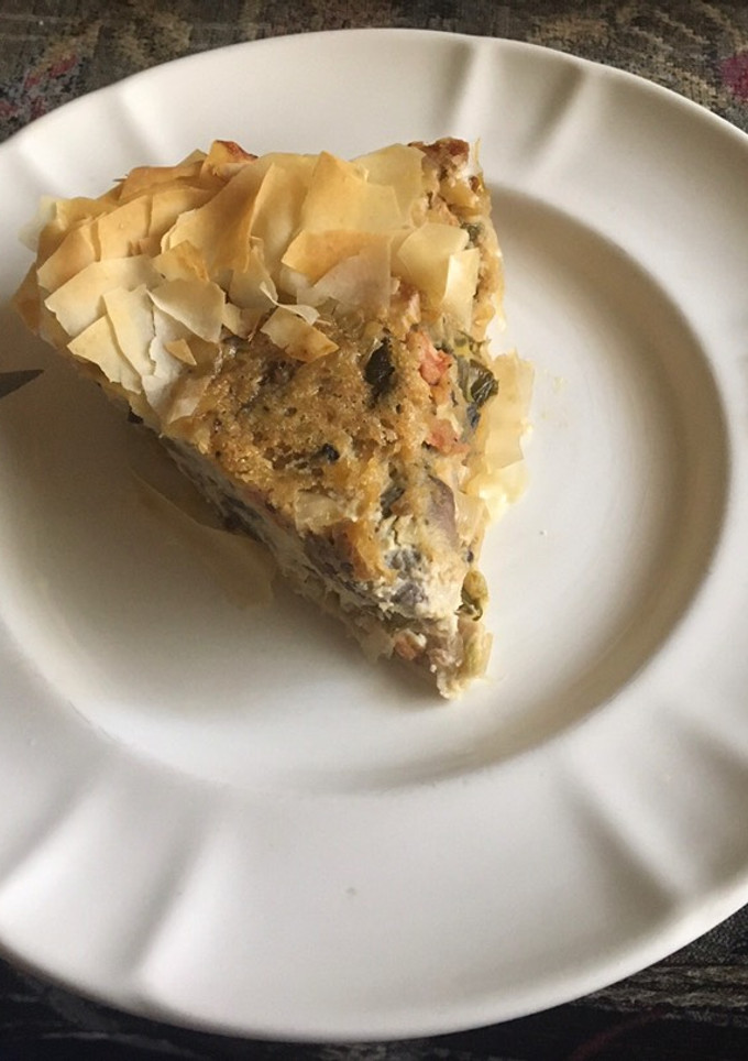 Una foto de Pastel de verdura y queso de cabra con masa filo