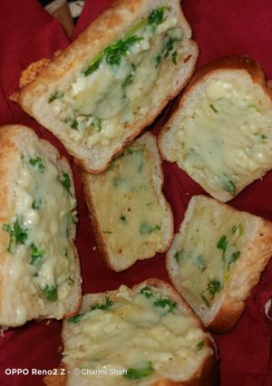 ગાર્લિક બ્રેડ (Garlic Bread Recipe In Gujarati) રેસીપી મુખ્ય ફોટો