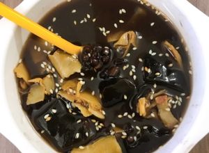 Hình của món Nấu chè đỗ đen bằng nồi cơm điện.