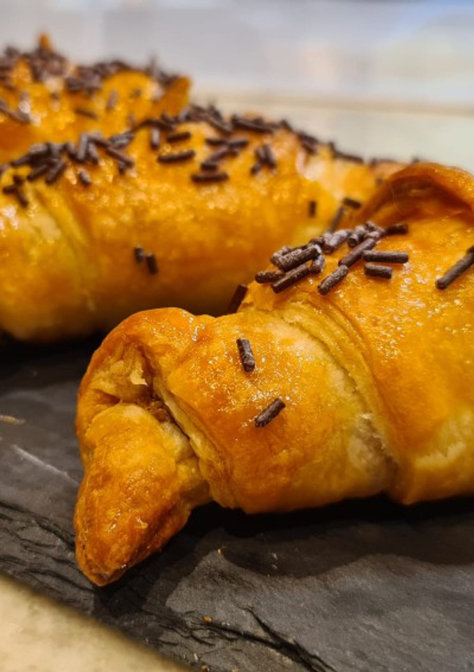 Una foto de Croissant relleno de crema Lotus