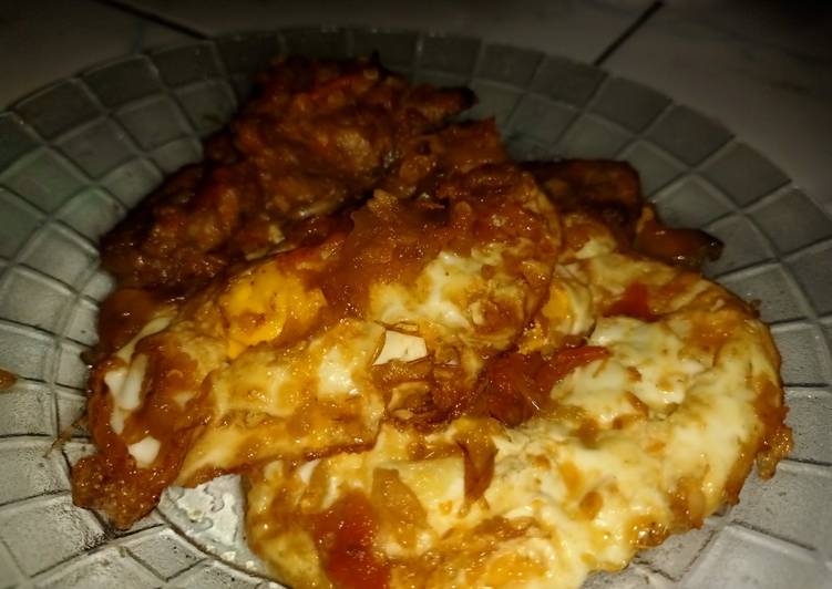 Balado telur ceplok dan tempe