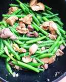 Đậu ve xào lòng gà