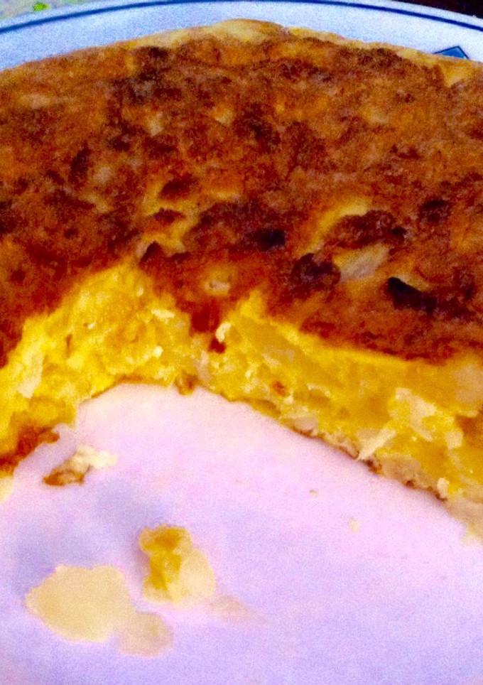 Una foto de Tortilla de patatas con cebolla