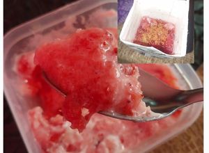 Una foto de 🍓🥶🥛Fresas congeladas con crema o picantes. ¡SUPER FACIL!🥶🍓🌶️