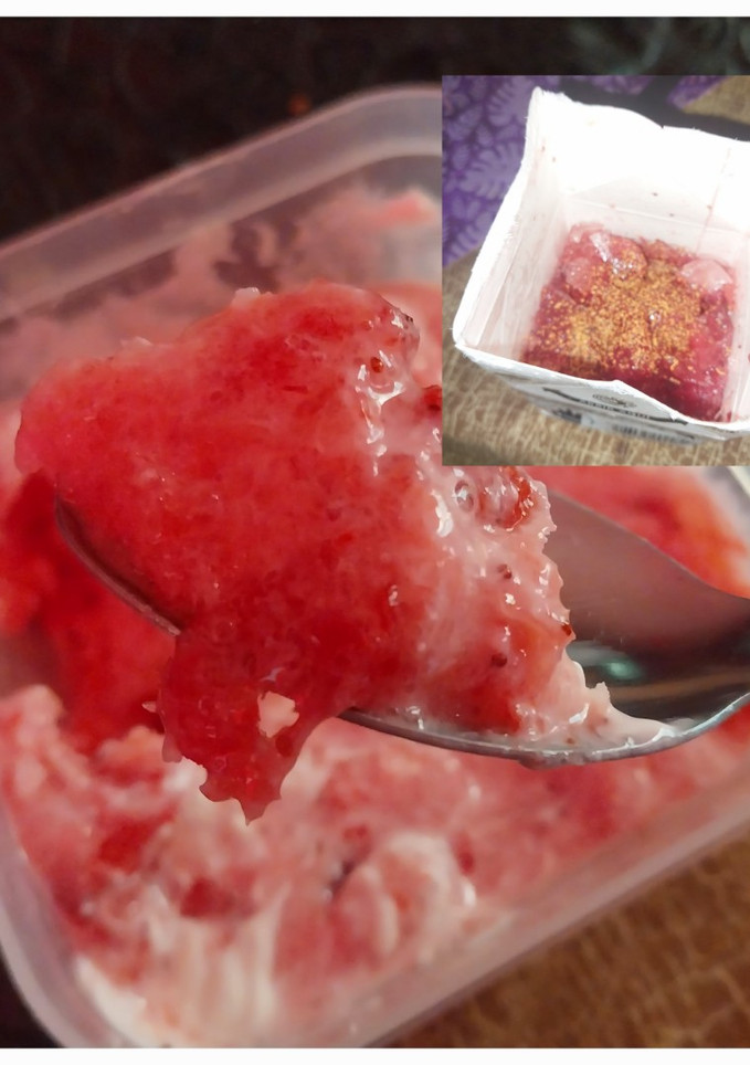 Una foto de 🍓🥶🥛Fresas congeladas con crema o picantes. ¡SUPER FACIL!🥶🍓🌶️